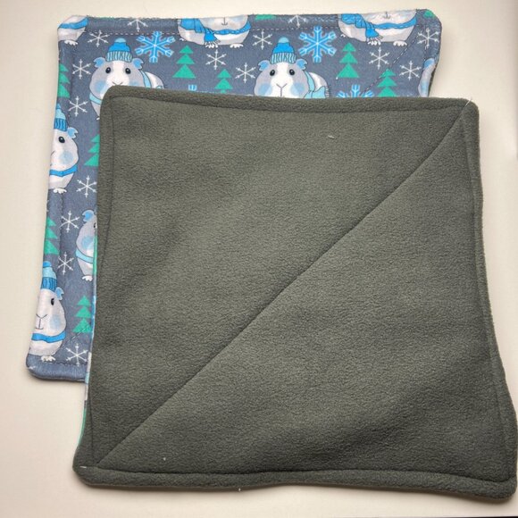 2 Guinea Pig Snowflake Winter Reversible Piddle Pee Pads Fleece 11" Square  New - Picture 2 of 6